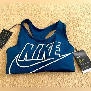 New Nike sports bra size M (but it feels like XS)
